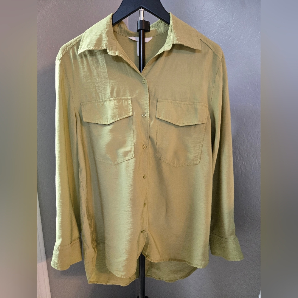 H&M Light Green Button-Up Size S